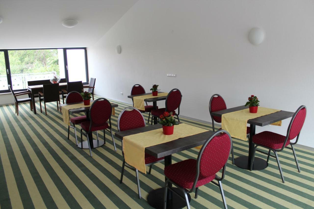 Helmers Gaestehaus Gempfing Exterior foto