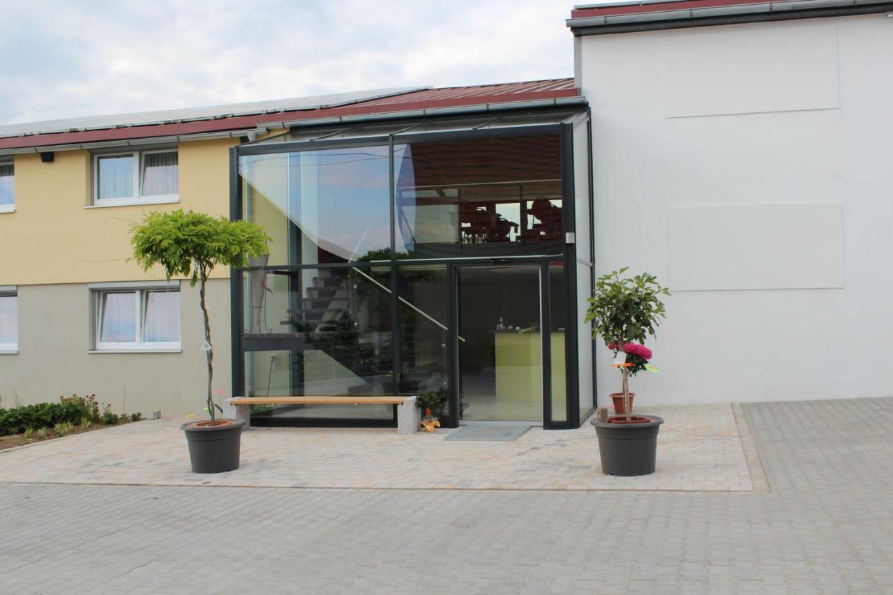 Helmers Gaestehaus Gempfing Exterior foto