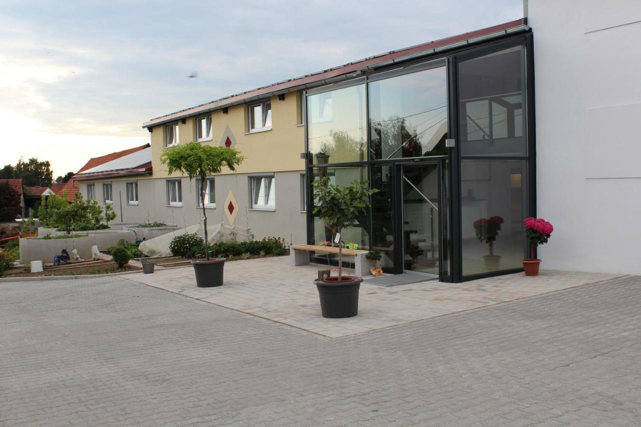 Helmers Gaestehaus Gempfing Exterior foto